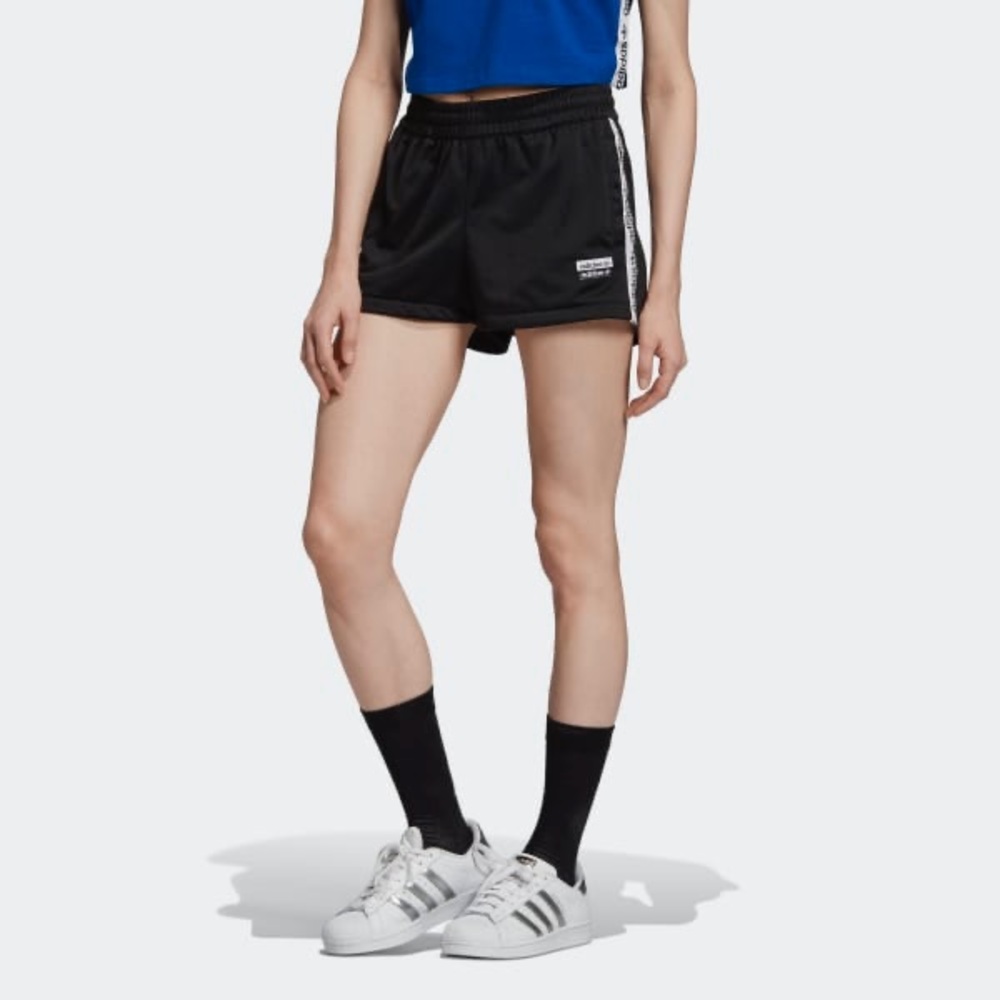 Adidas rare side taped shorts!💙